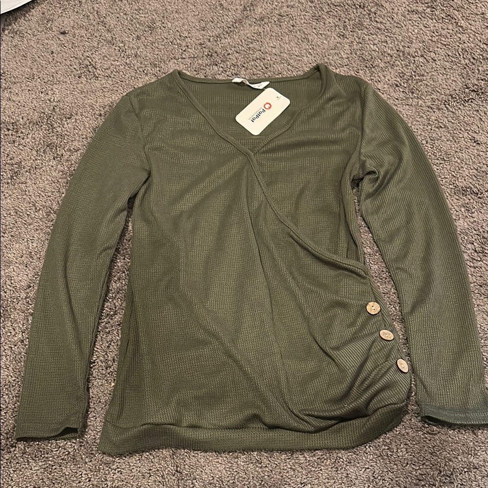 Medium long sleeve breastfeeding green top